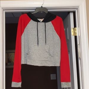 Hooded cropped long sleeve t